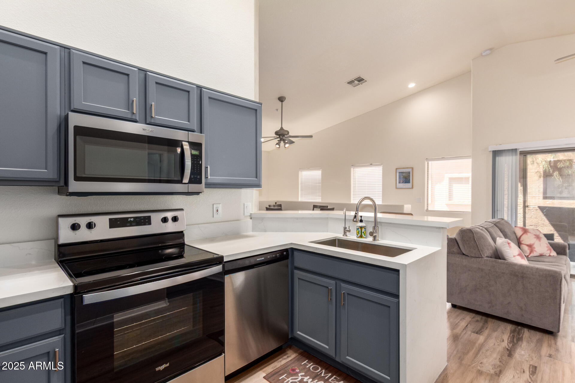 Property Photo: 1406 W Emerald Avenue 120 AZ 85202