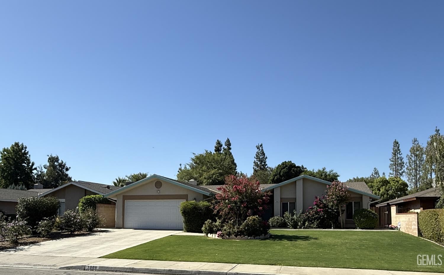 Property Photo:  7009 Quailwood Drive  CA 93309 
