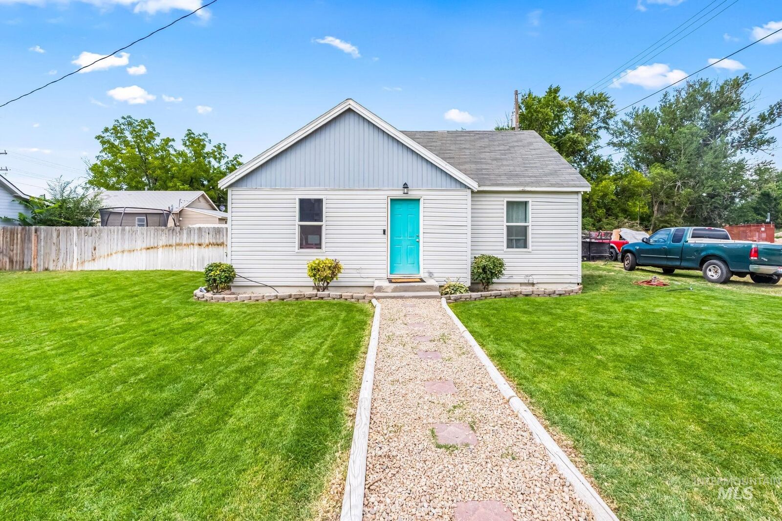 Property Photo:  712 2nd Street N  ID 83687 