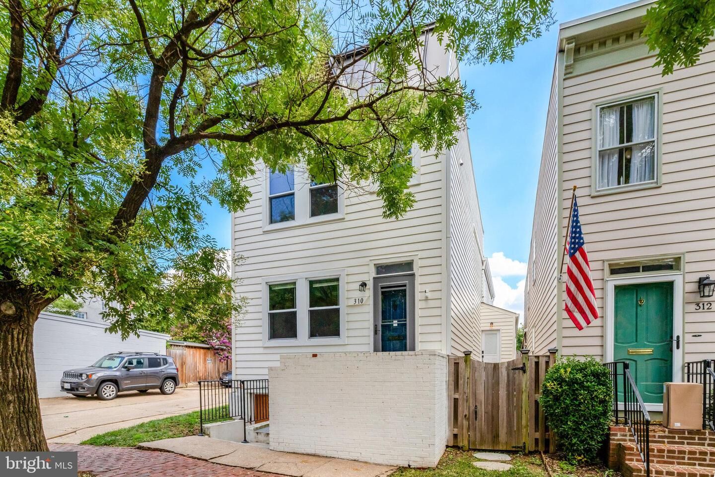Property Photo: 310 S Alfred Street VA 22314