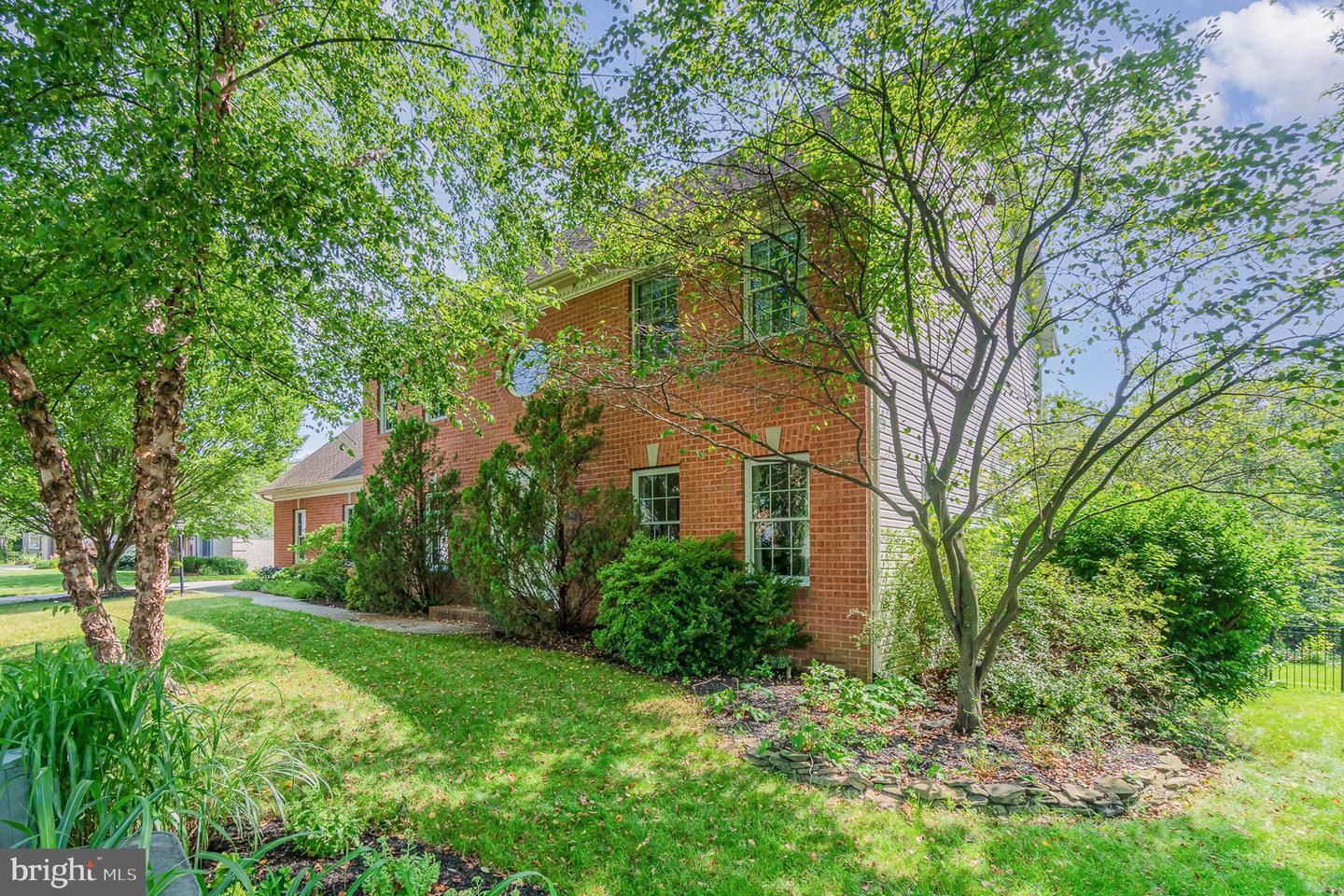 Property Photo: 1218 Kings Circle PA 17050