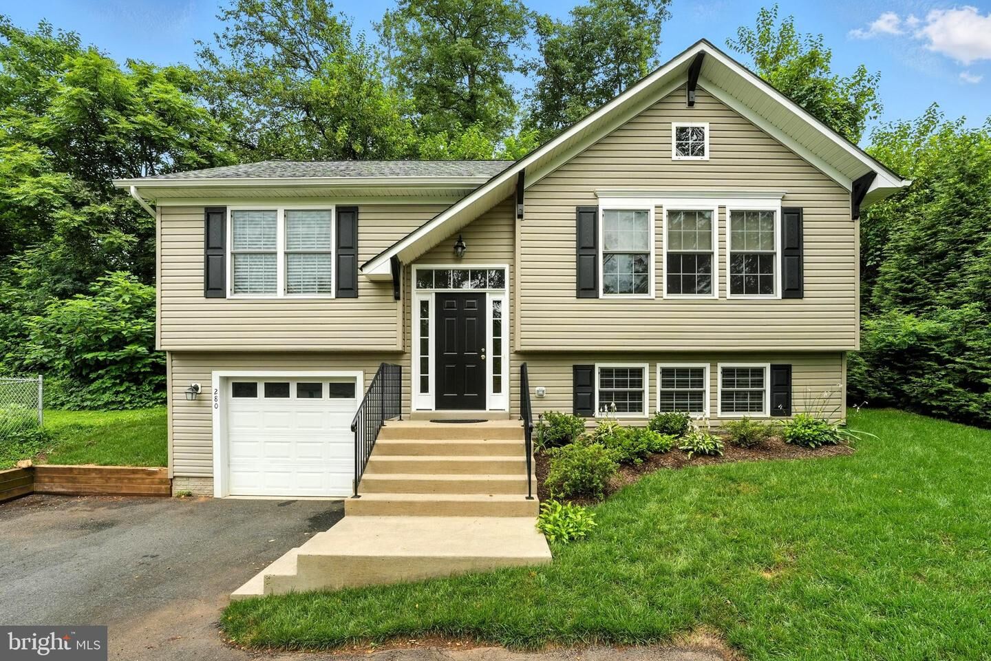 Property Photo: 280 Alexandria Pike VA 20186