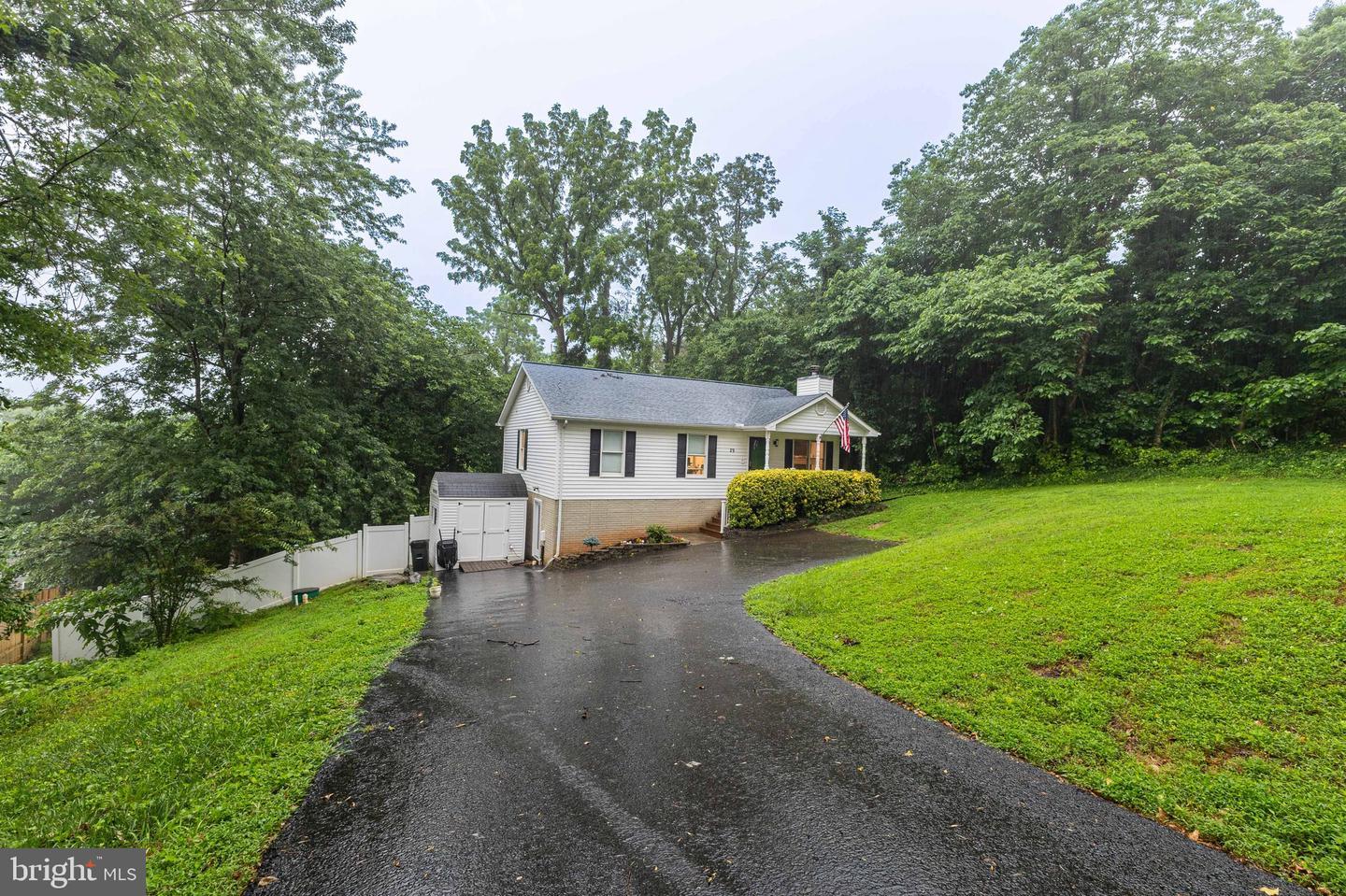 Property Photo: 29 Horner Street VA 20186