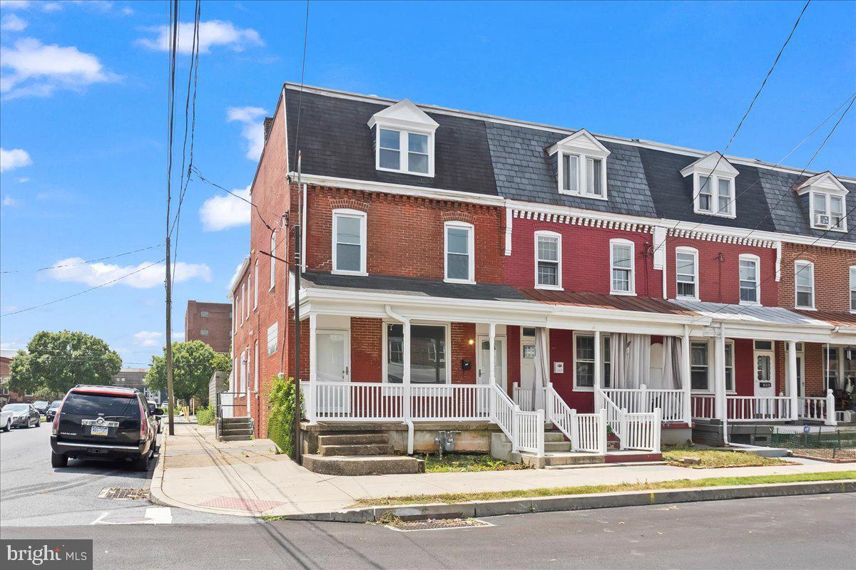 Property Photo:  200 Jackson Street  PA 17603 