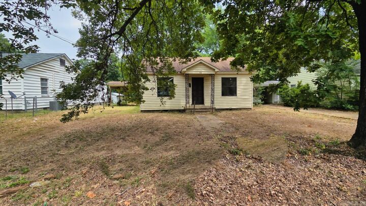 Property Photo:  715 Division Street  AR 72104 