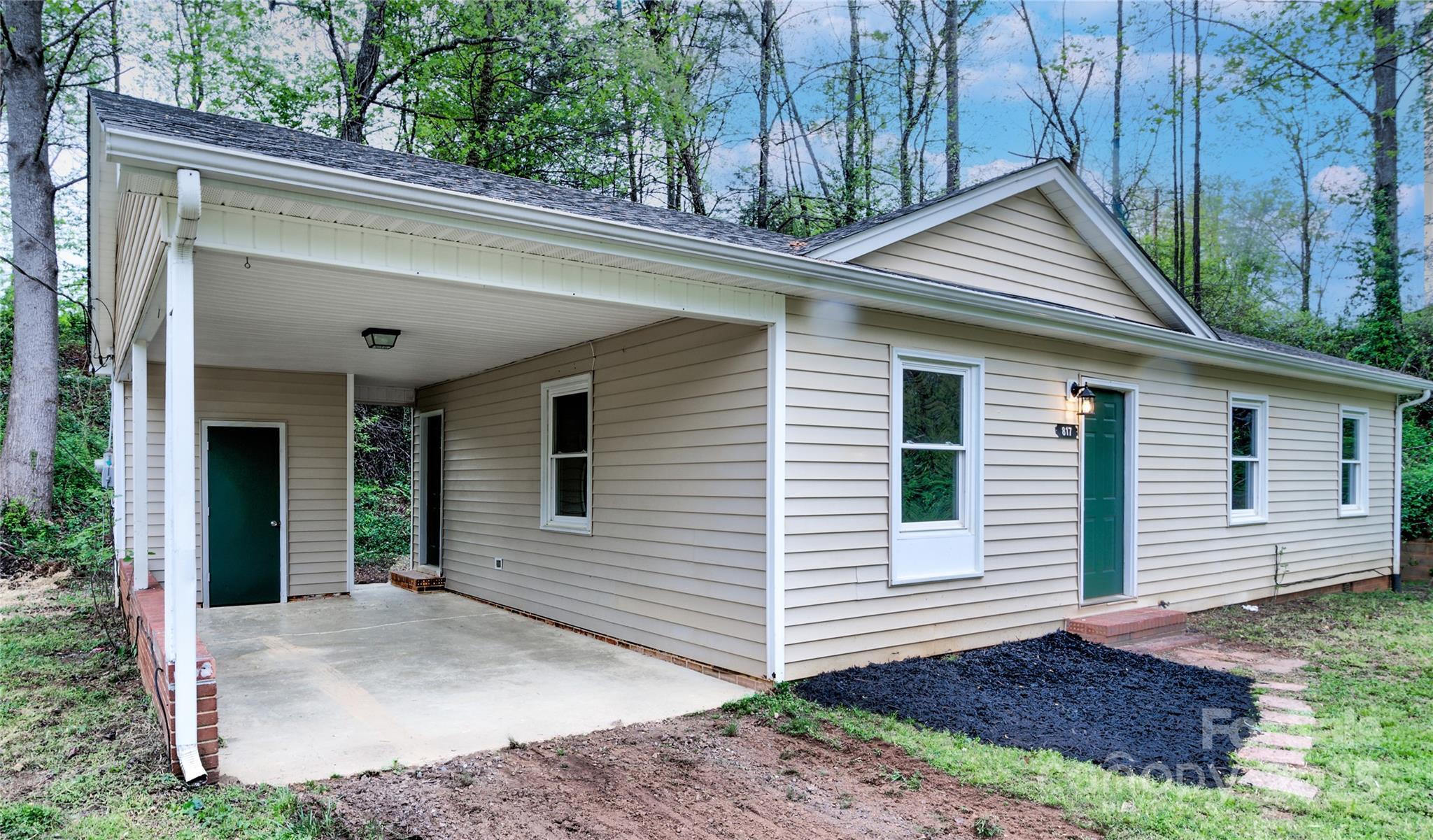 Property Photo: 817 32nd Street Drive NE NC 28613