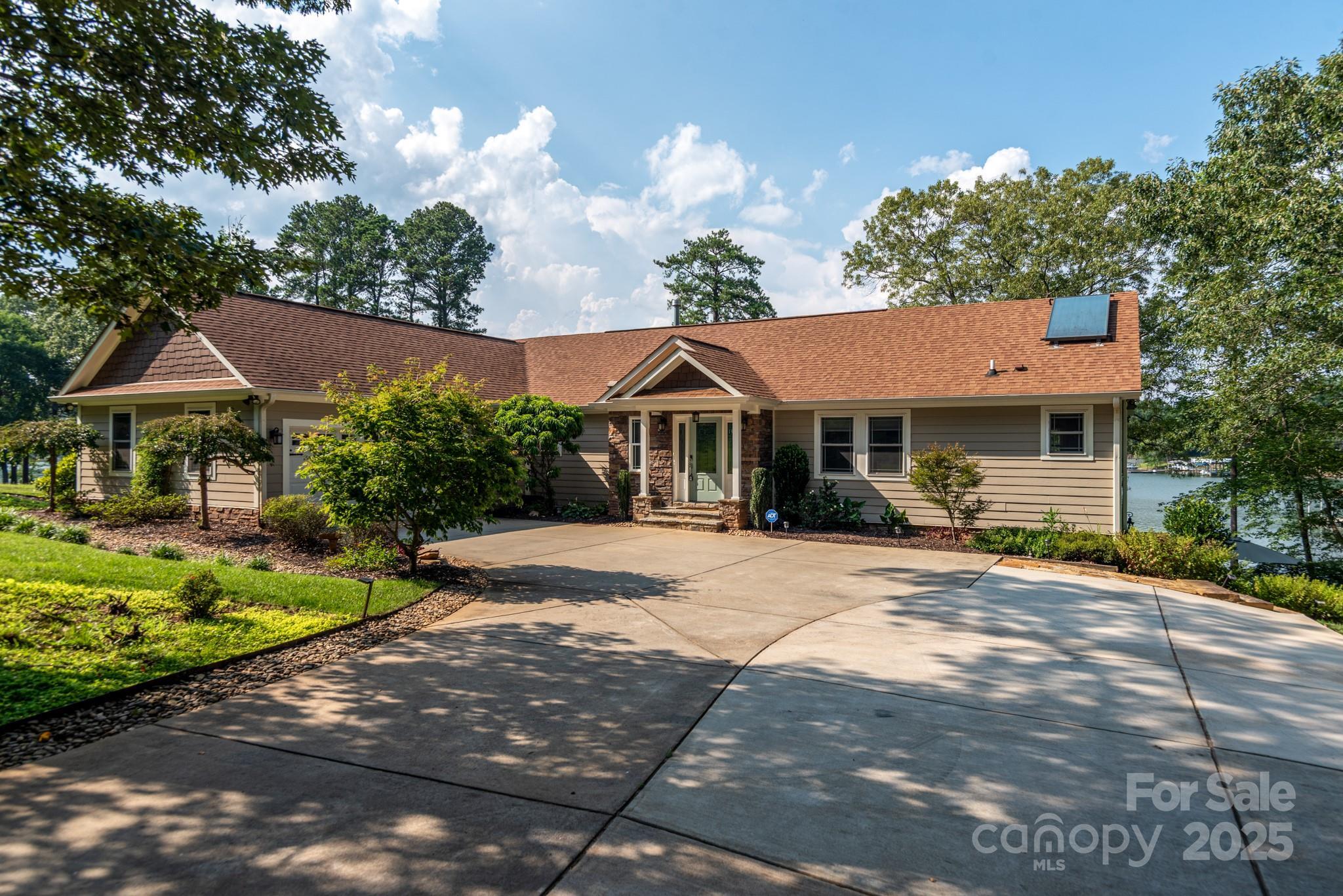 Property Photo: 7144 Lynbrook Creek Road NC 28037