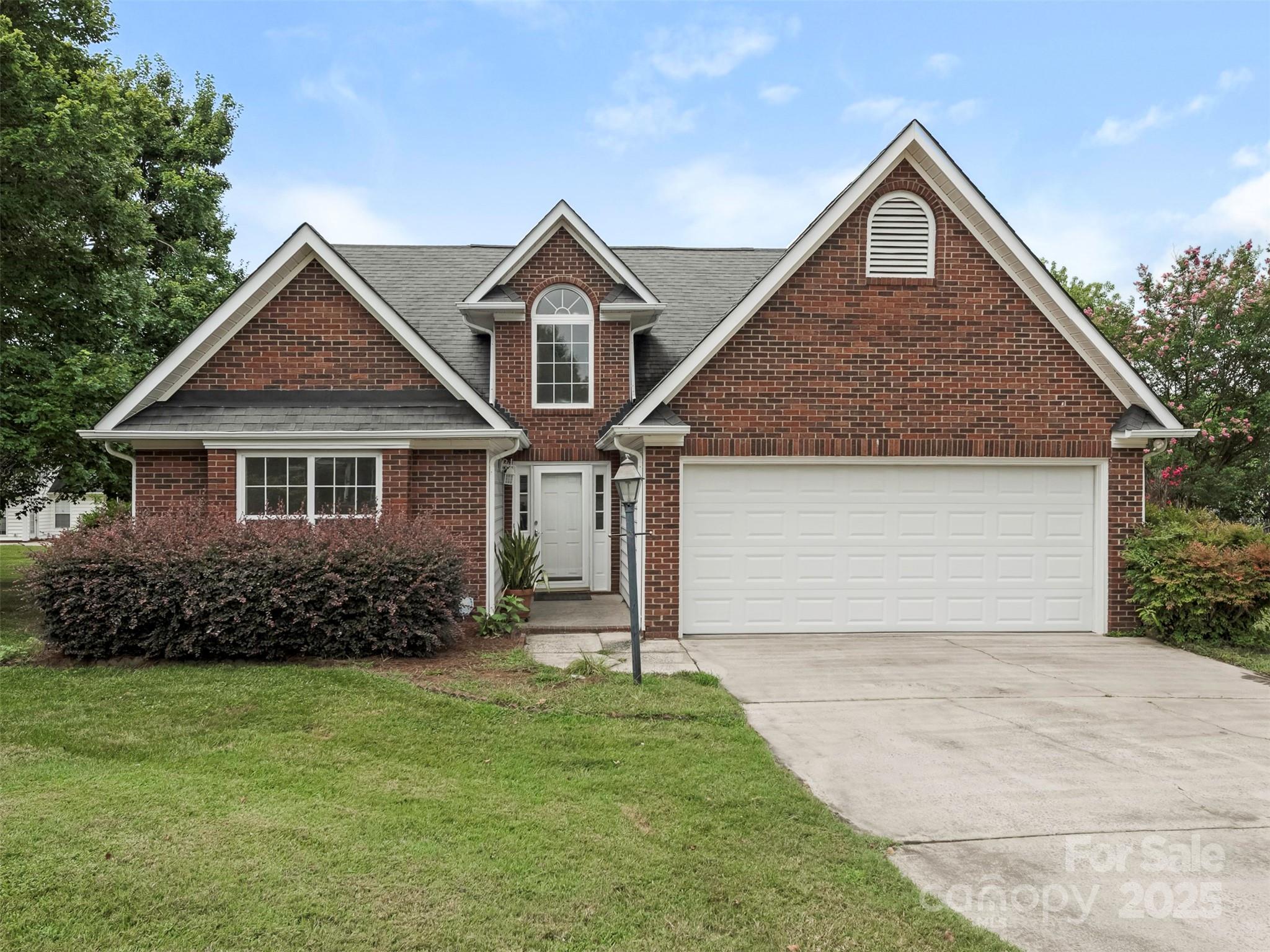Property Photo: 2306 Planters Knoll Drive NC 28110