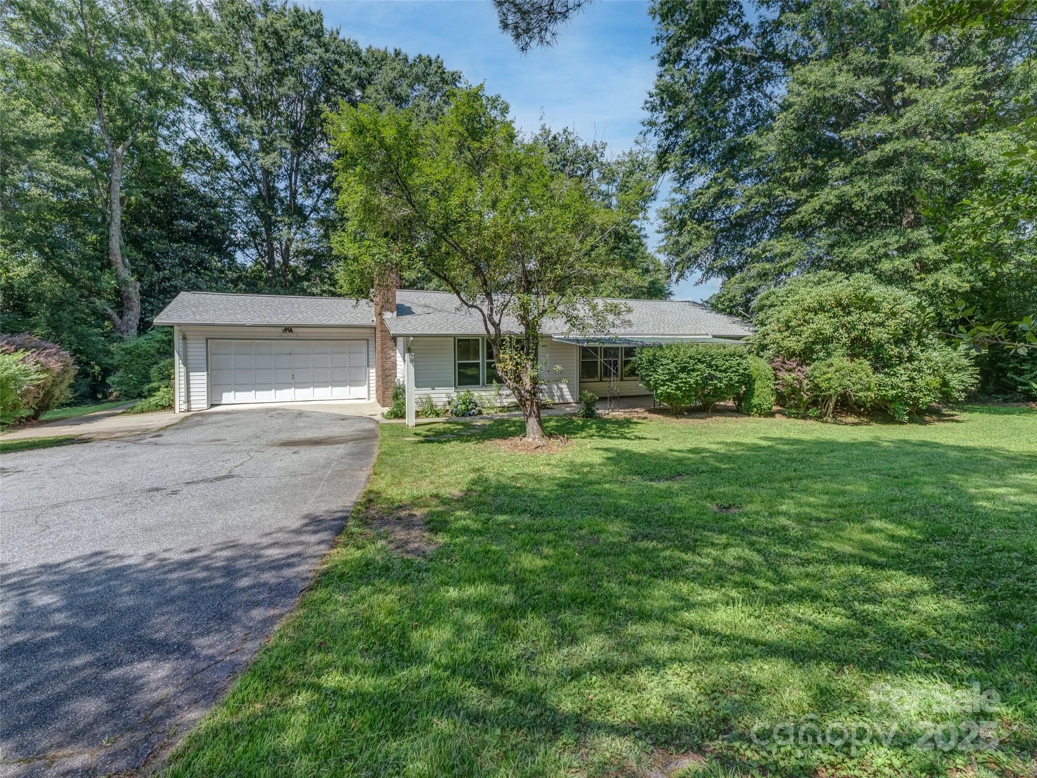 Property Photo: 165 Crestview Drive NC 28791