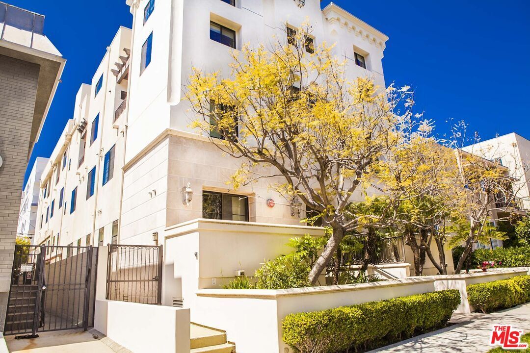 Property Photo:  11649 Mayfield Ave  CA 90049 