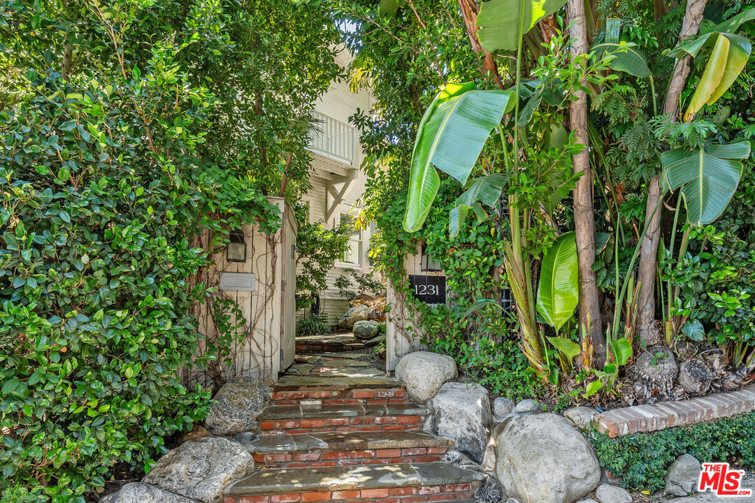 Property Photo:  1231 Hilldale Ave  CA 90069 
