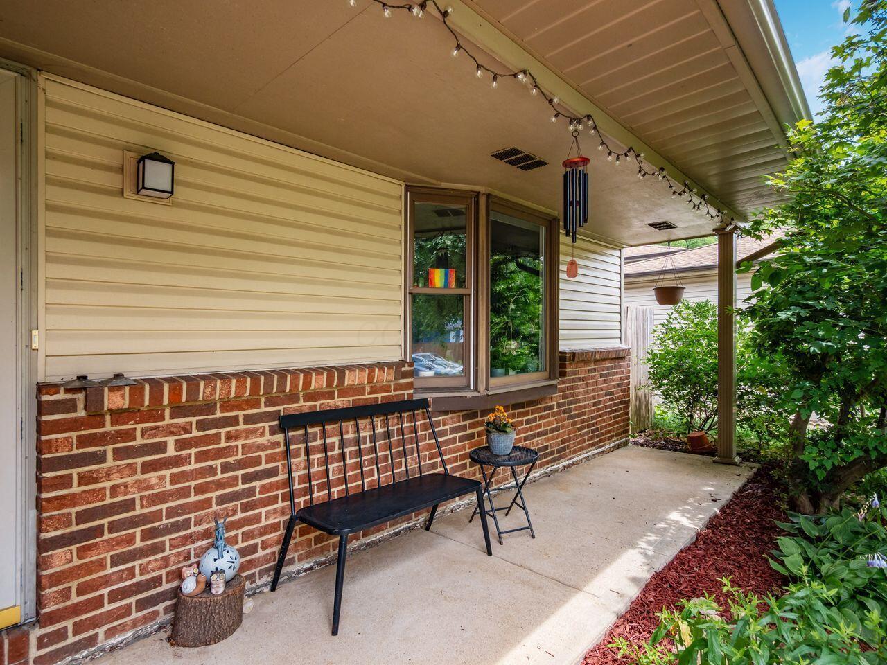 Property Photo: 2010 Shallowford Avenue OH 43235