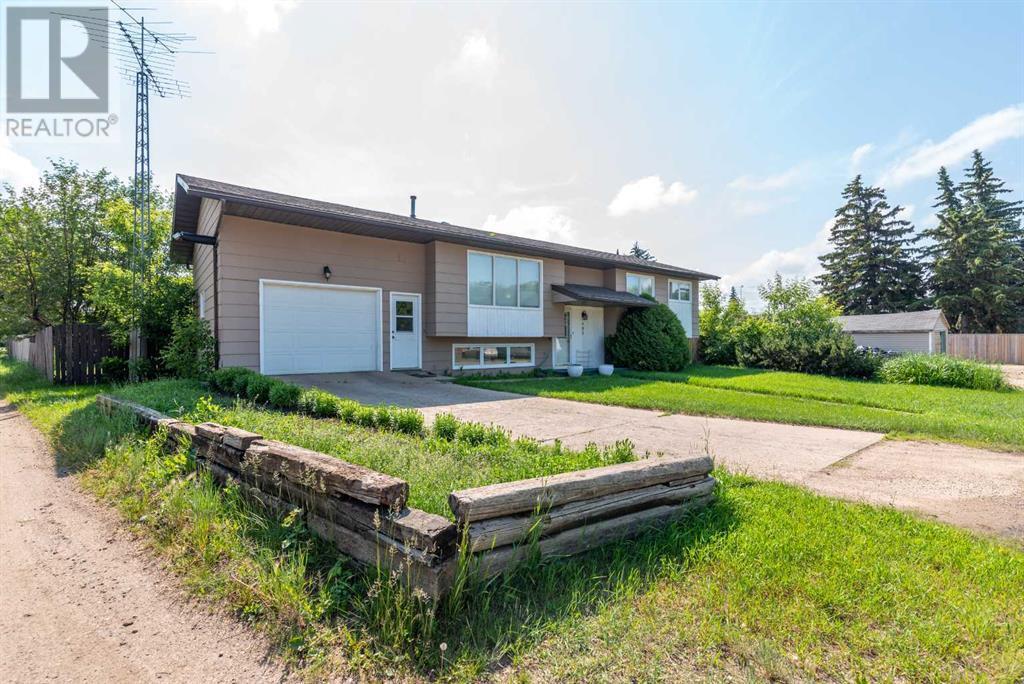Property Photo: 405 Main Street SK S0M 1M0