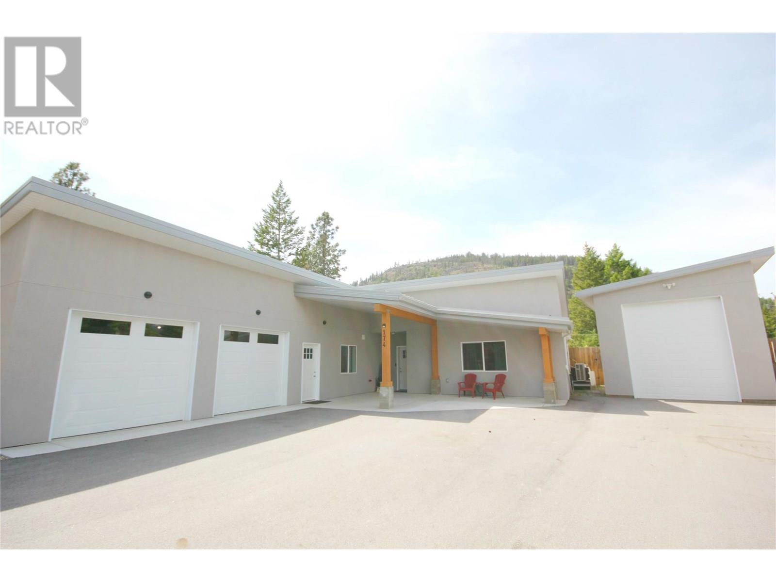 174 Crown Crescent  Vernon BC V1H 2C3 photo