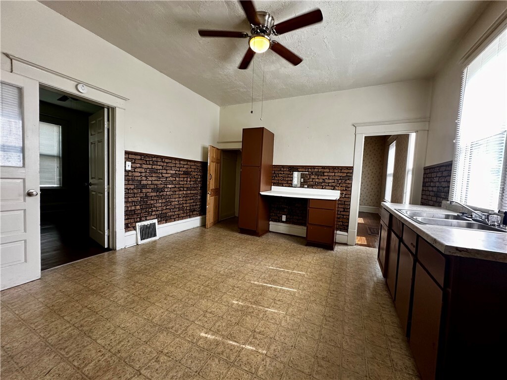 Property Photo:  996 W Packard Street  IL 62522 
