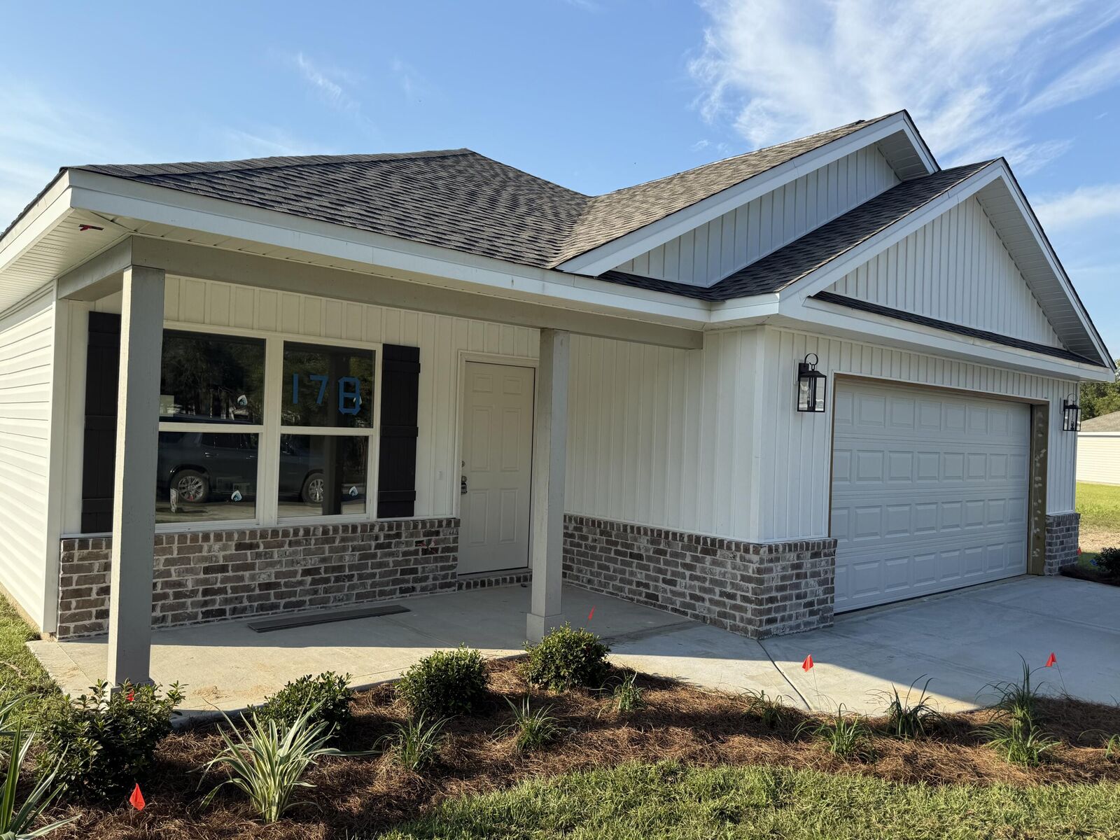 Property Photo: 178 Pfitzer Court FL 32433