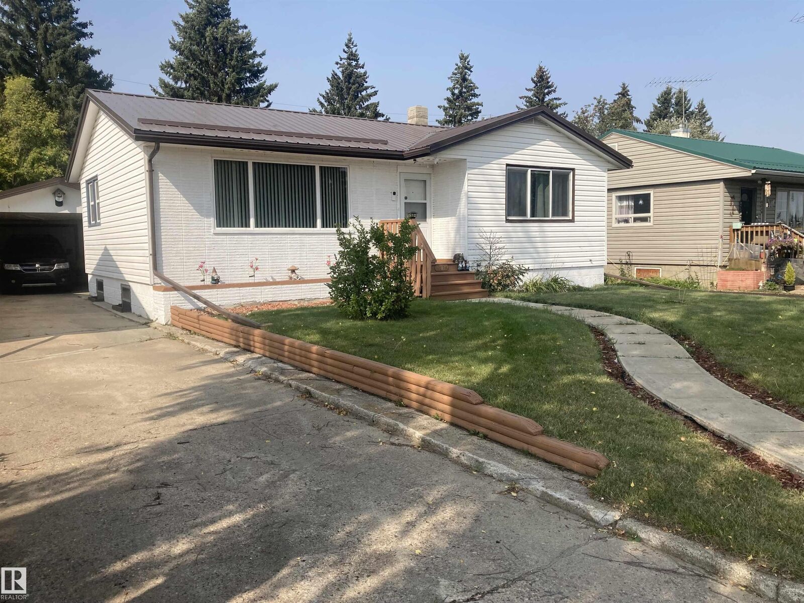 Property Photo:  5220 49 Street  AB T0B 4R0