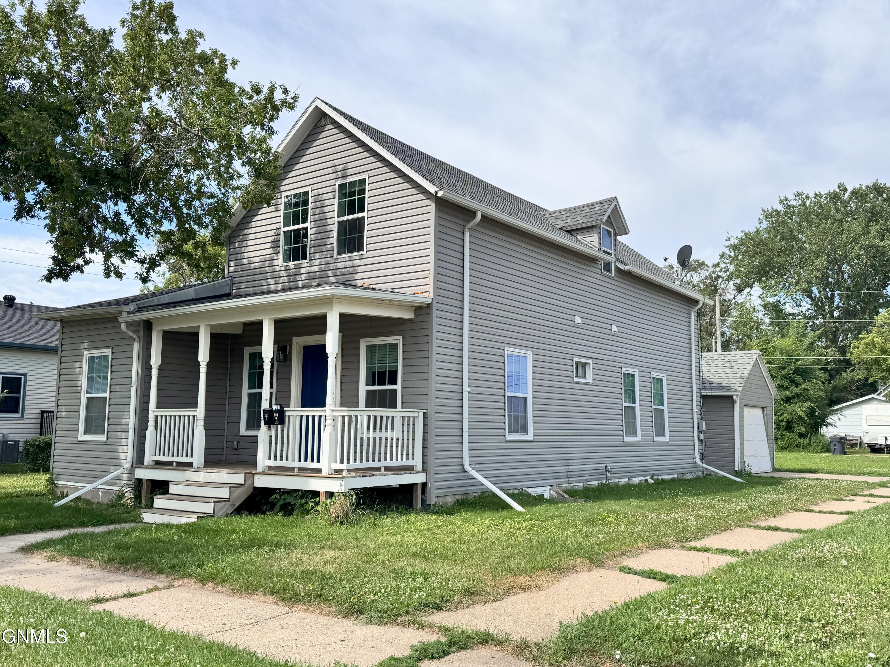 Property Photo: 301 8th Avenue SW ND 58554