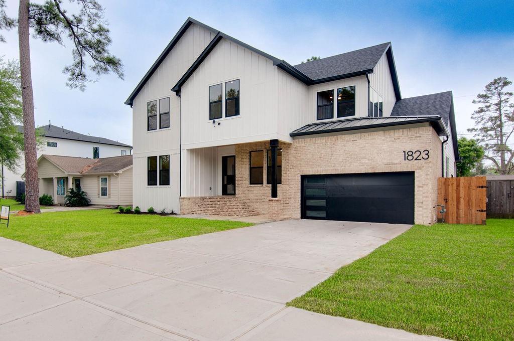 Property Photo: 1823 Ebony Ln TX 77018
