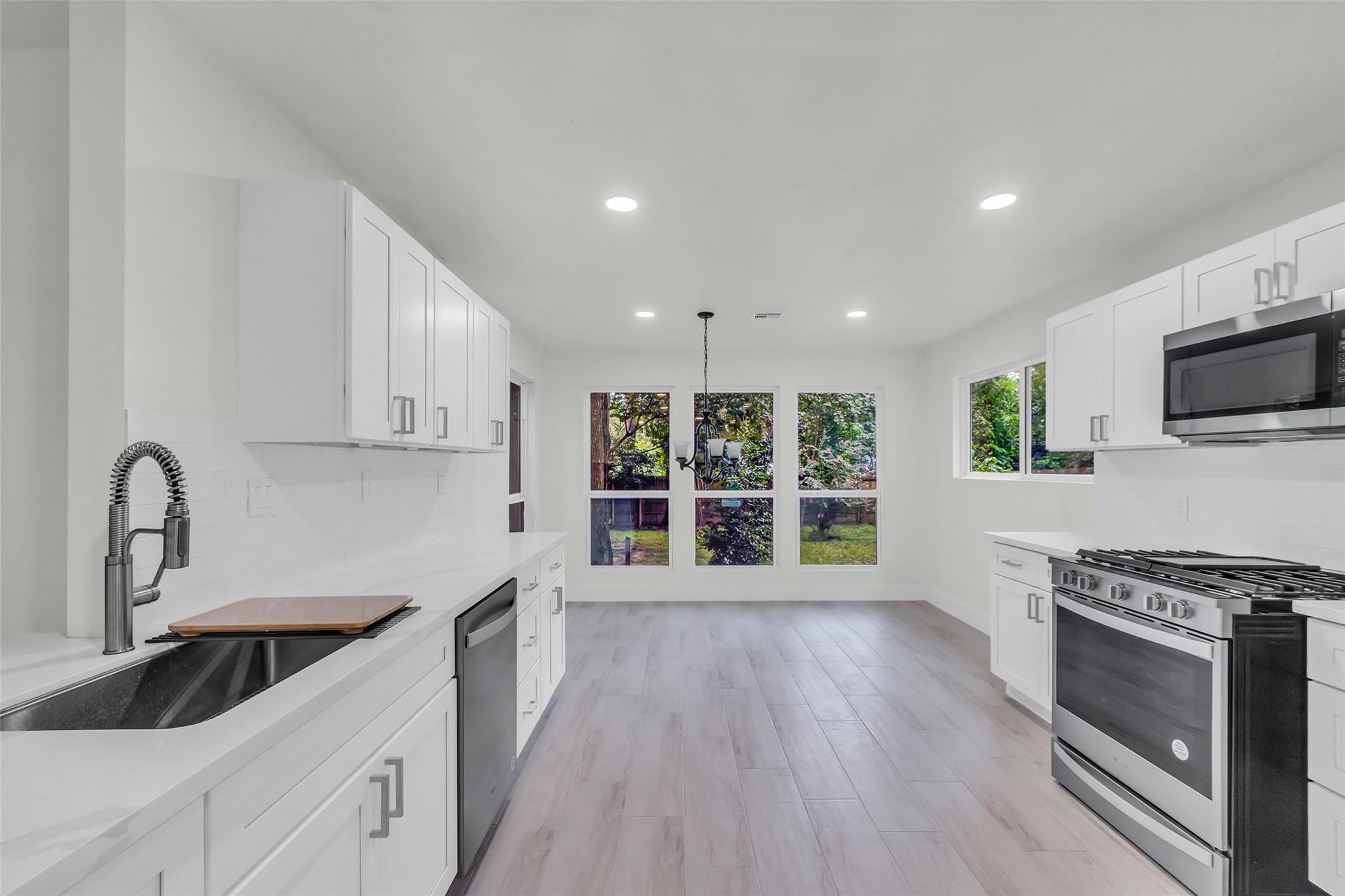 Property Photo: 1602 Pine Oak Drive TX 77304