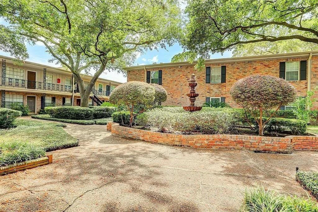 Property Photo: 3224 Timmons Lane 108 TX 77027