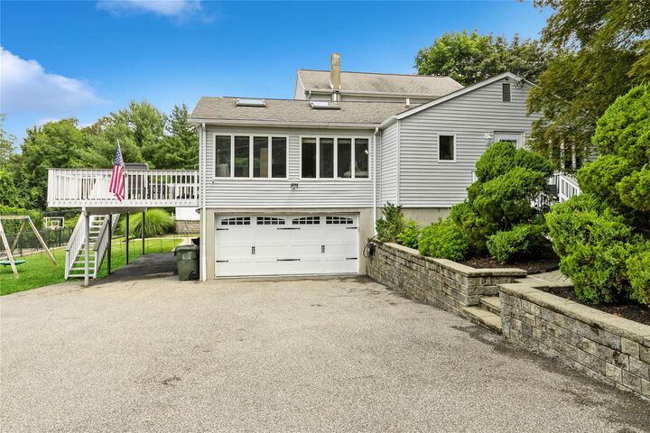 Property Photo:  14 Gleneida Boulevard  NY 10541 