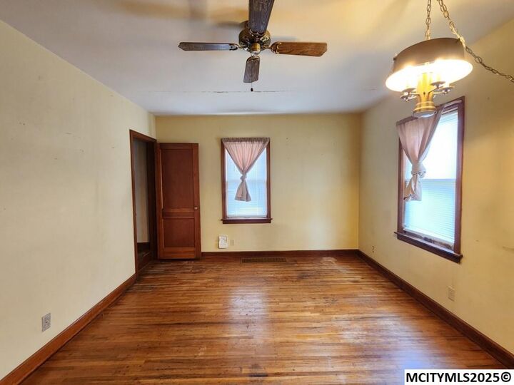 Property Photo:  538 12th SE  IA 50401 