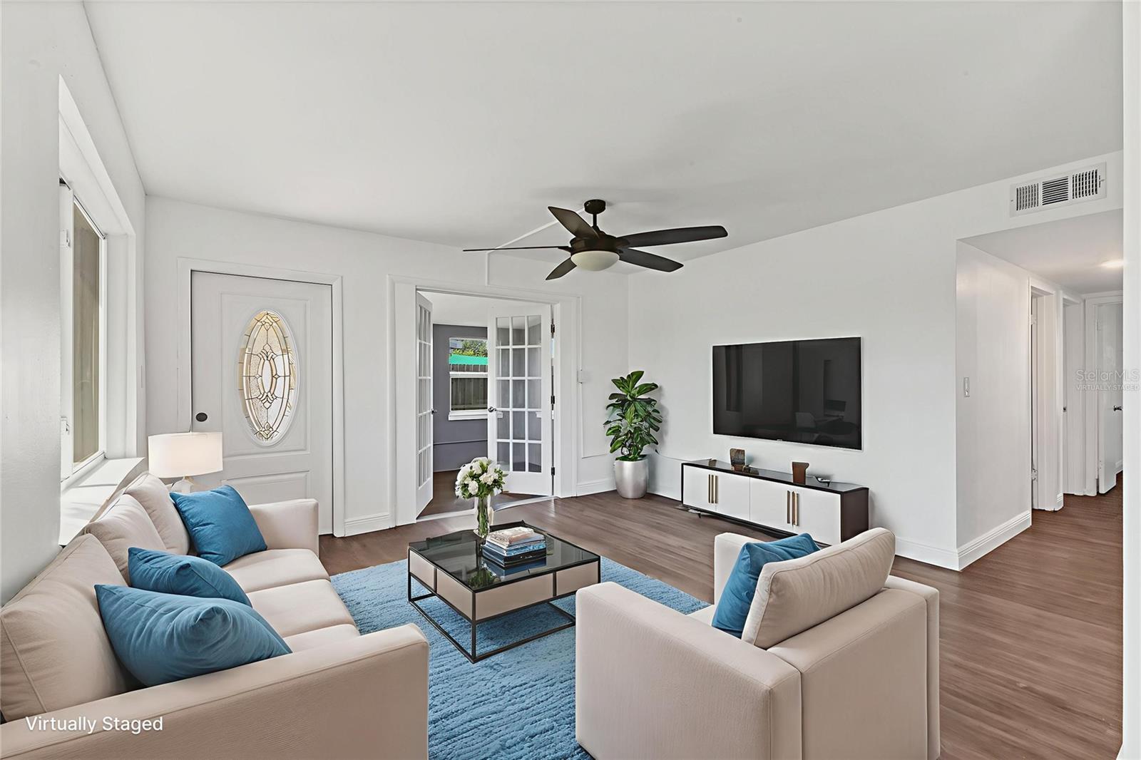 Property Photo:  210 Duxbury Avenue  FL 33952 