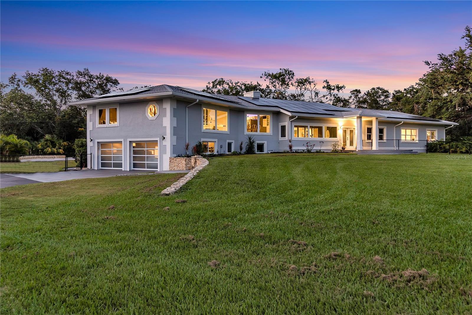Property Photo: 3425 W Forest Lake Circle FL 34232