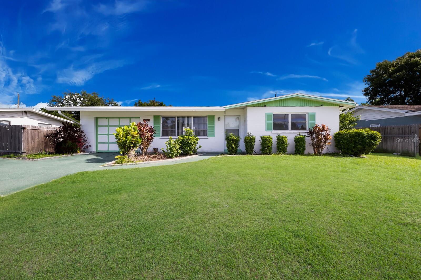 Property Photo: 2814 Southern Parkway W FL 34205