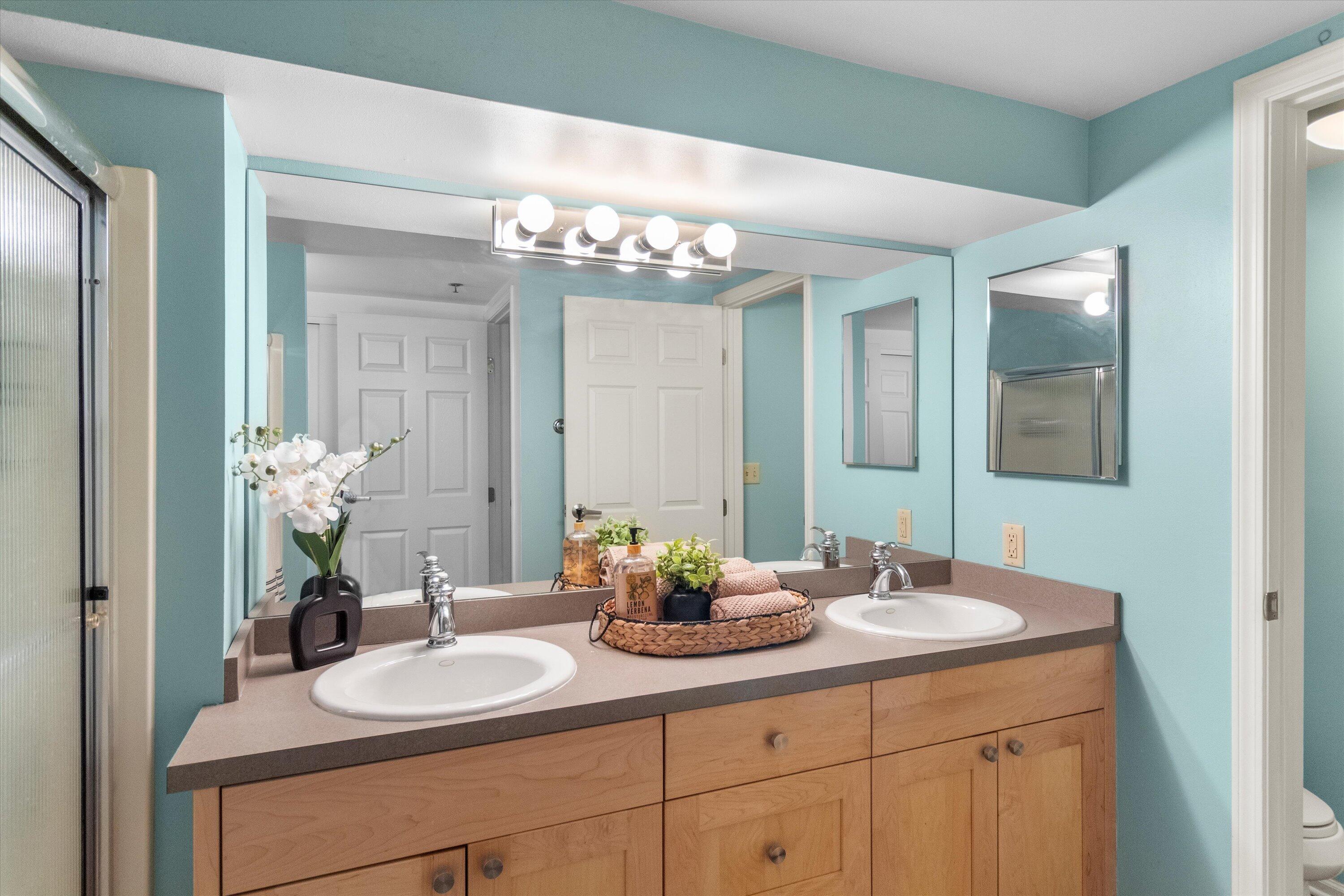 Property Photo: 270 E Highland Ave 616 WI 53202