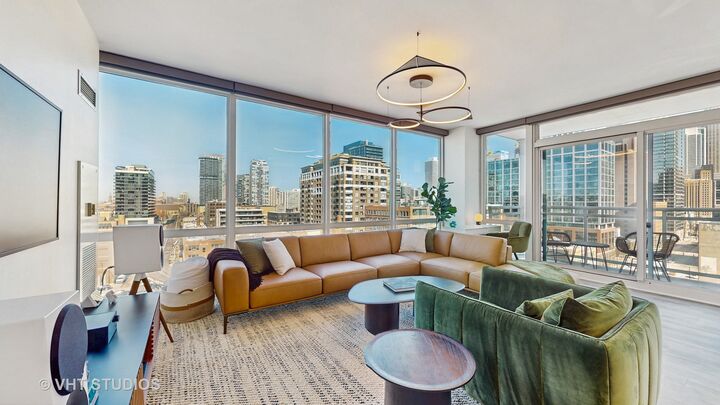 Property Photo: 757 N Orleans Street 907 IL 60654