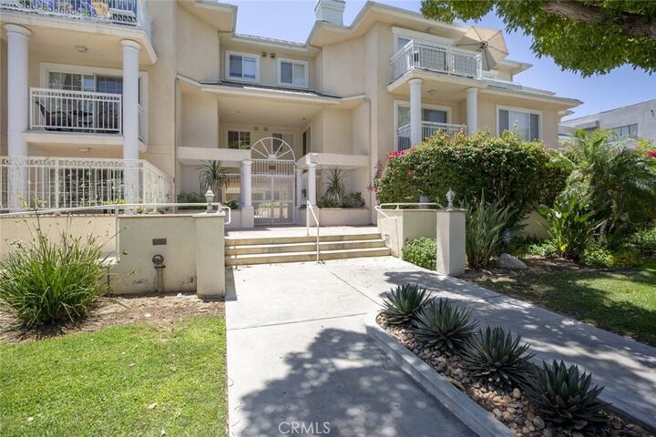 Property Photo:  530 W Stocker Street 205  CA 91202 