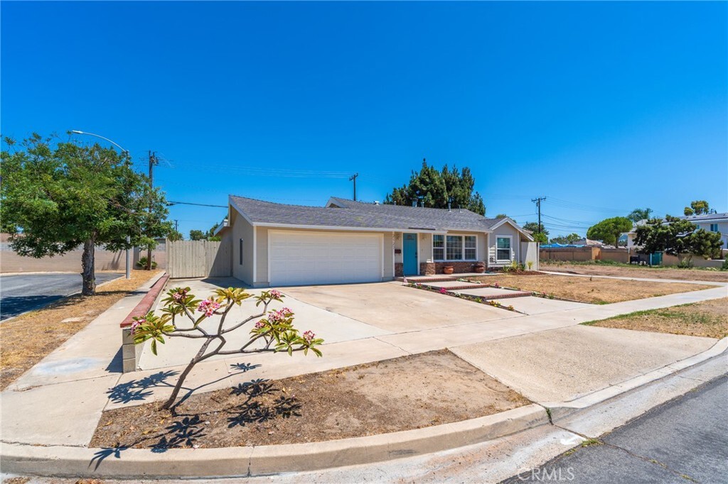 Property Photo:  2127 W Sunrise Avenue  CA 92801 