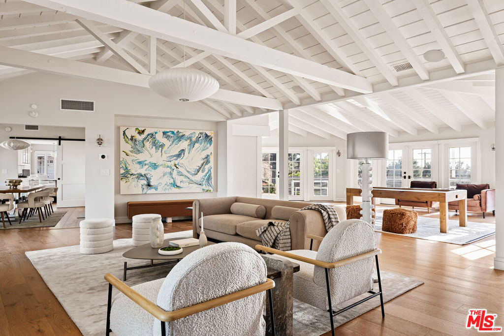 Property Photo:  12417 Mulholland Drive  CA 90210 