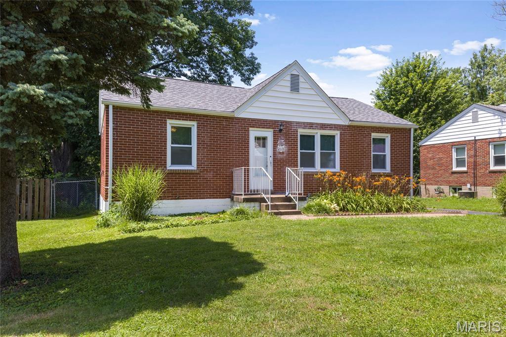 Property Photo:  1485 E Duchesne Drive  MO 63031 