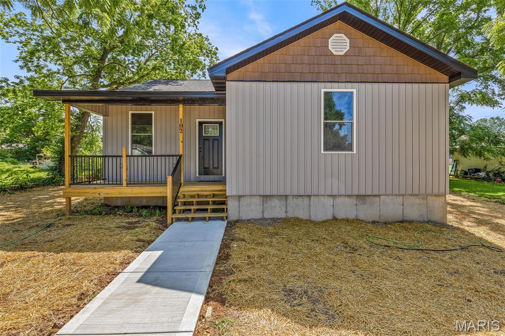 Property Photo: 102 N White Oak Street MO 63601