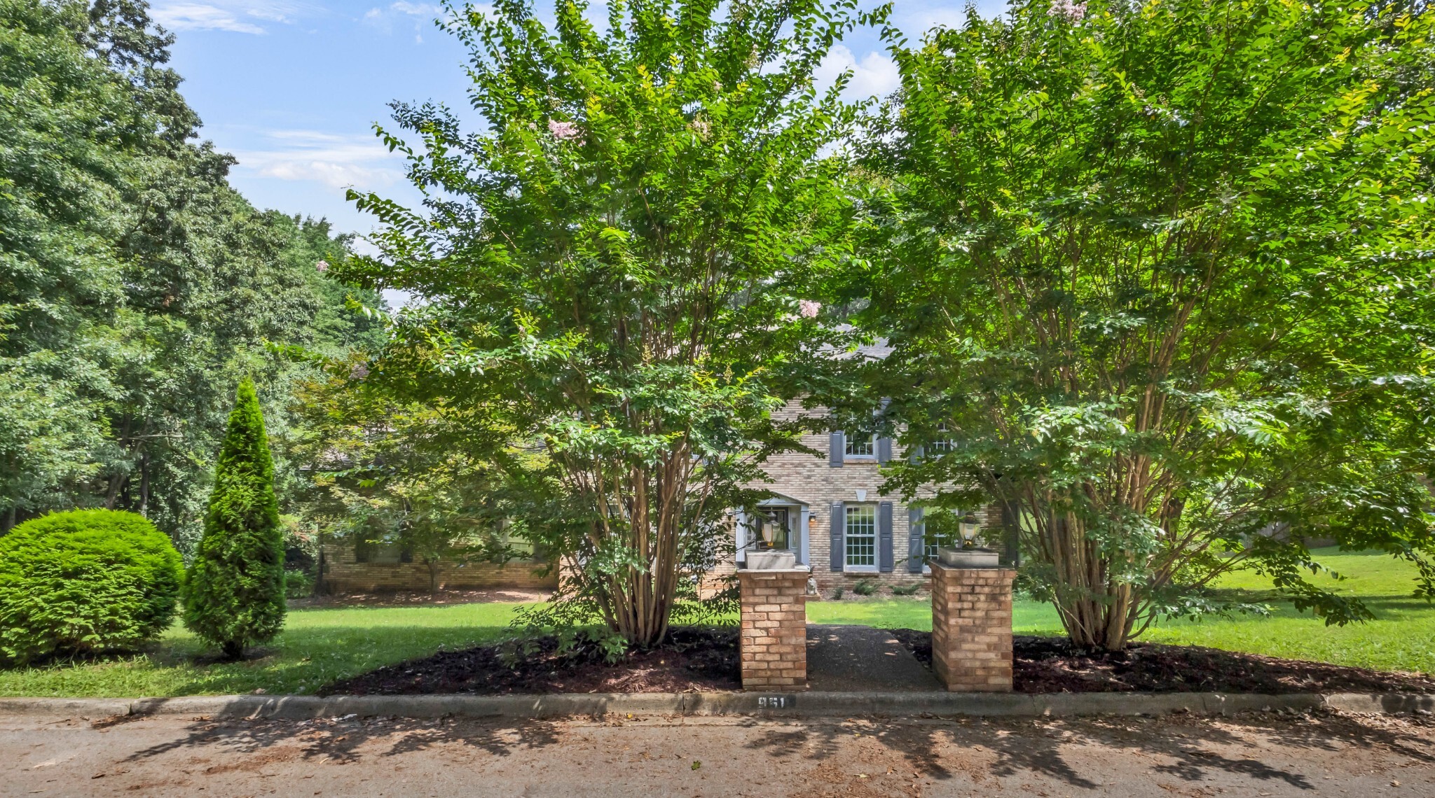 Property Photo: 951 Ridgewood Dr TN 37043