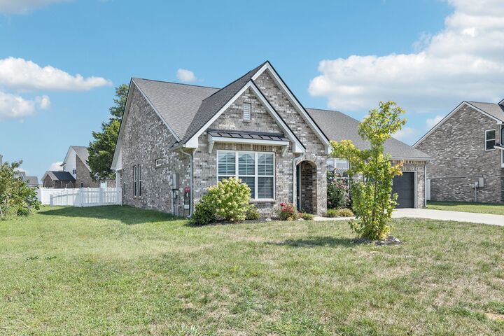 Property Photo:  2605 Parkwood Dr  TN 37128 