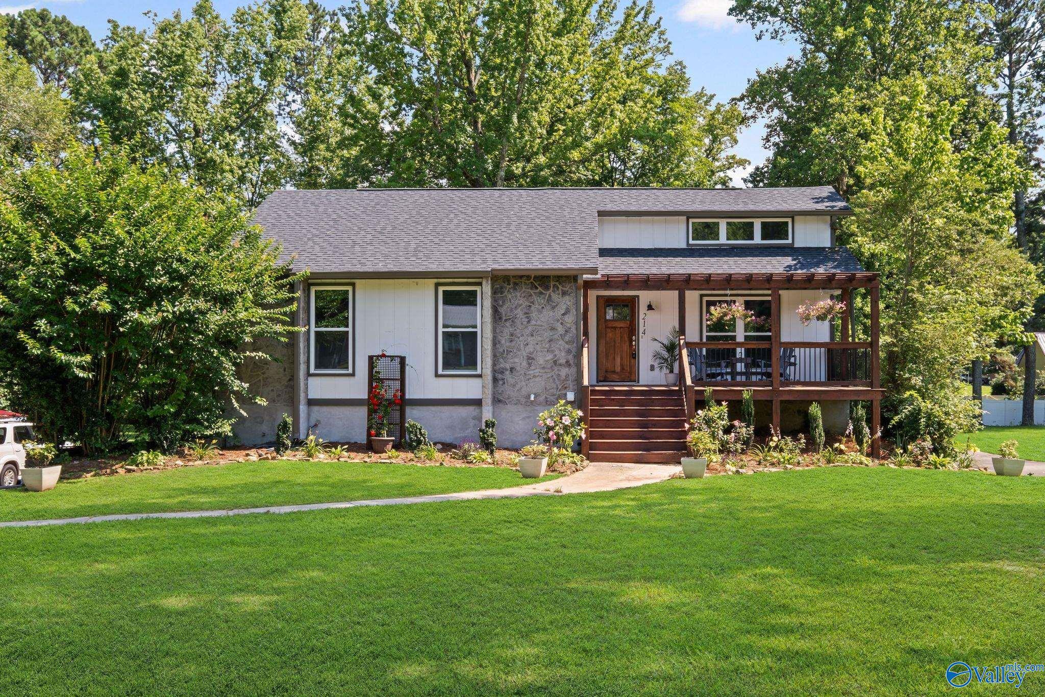 Property Photo:  214 NE 10th Avenue  AL 35016 