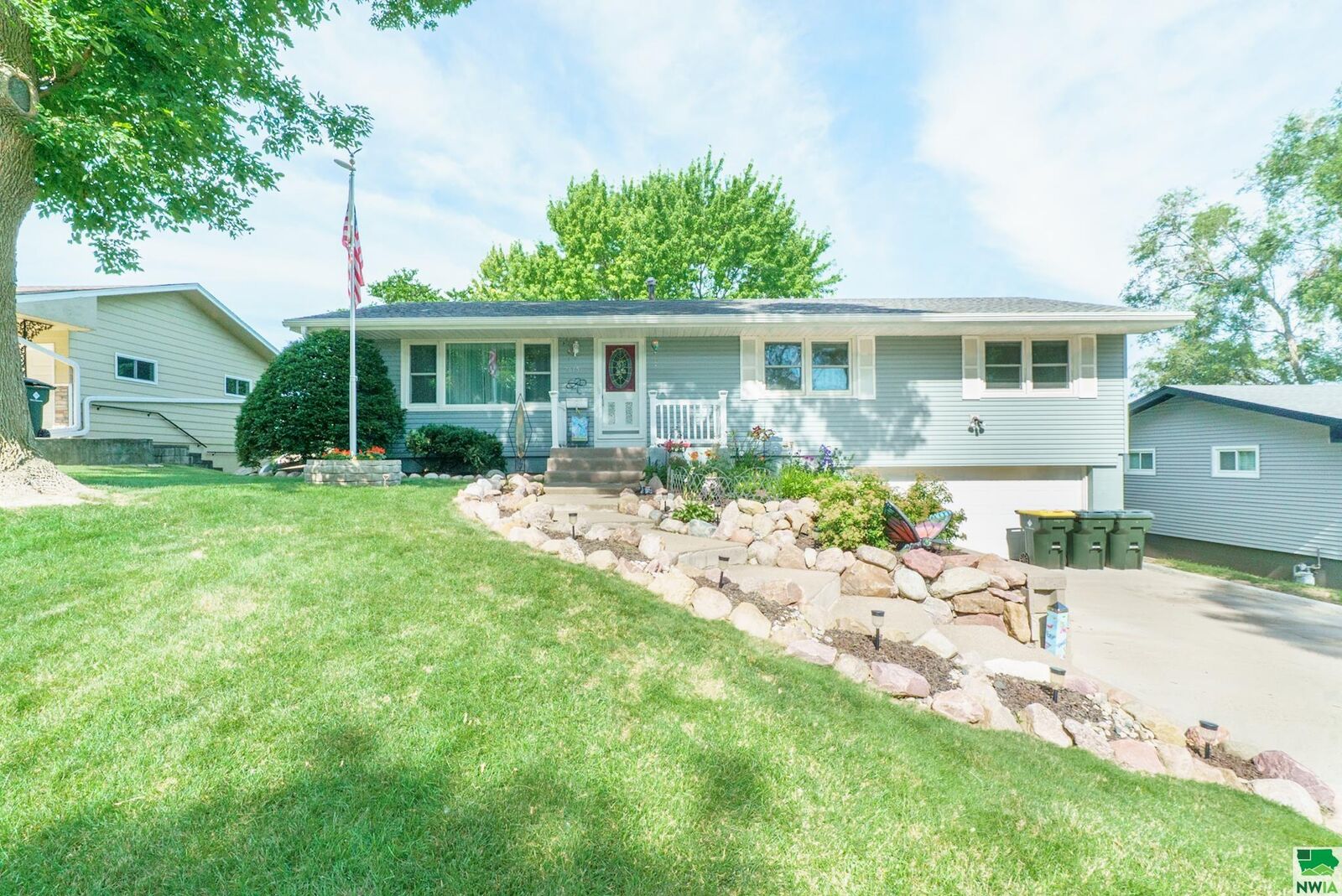 Property Photo: 2615 S Lyons St IA 51106