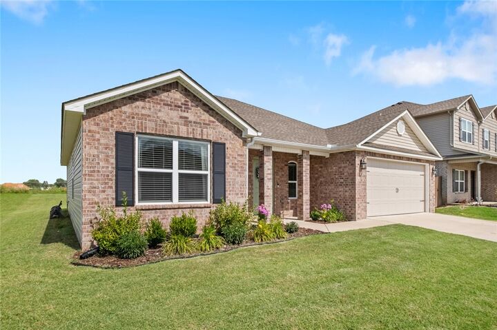 Property Photo: 626 Woodcreek Loop AR 72745