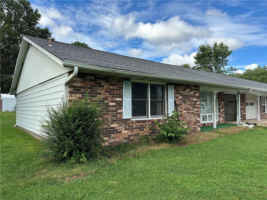 Property Photo:  1121 Meadowbrook Drive 8  AR 72653 