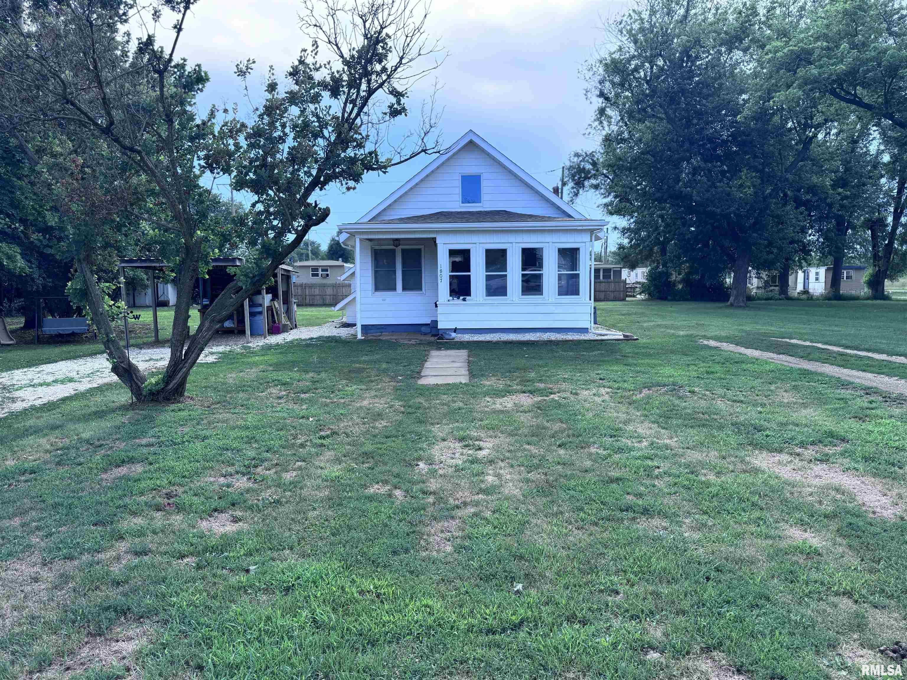 Property Photo: 1807 N 5th Street IL 61523