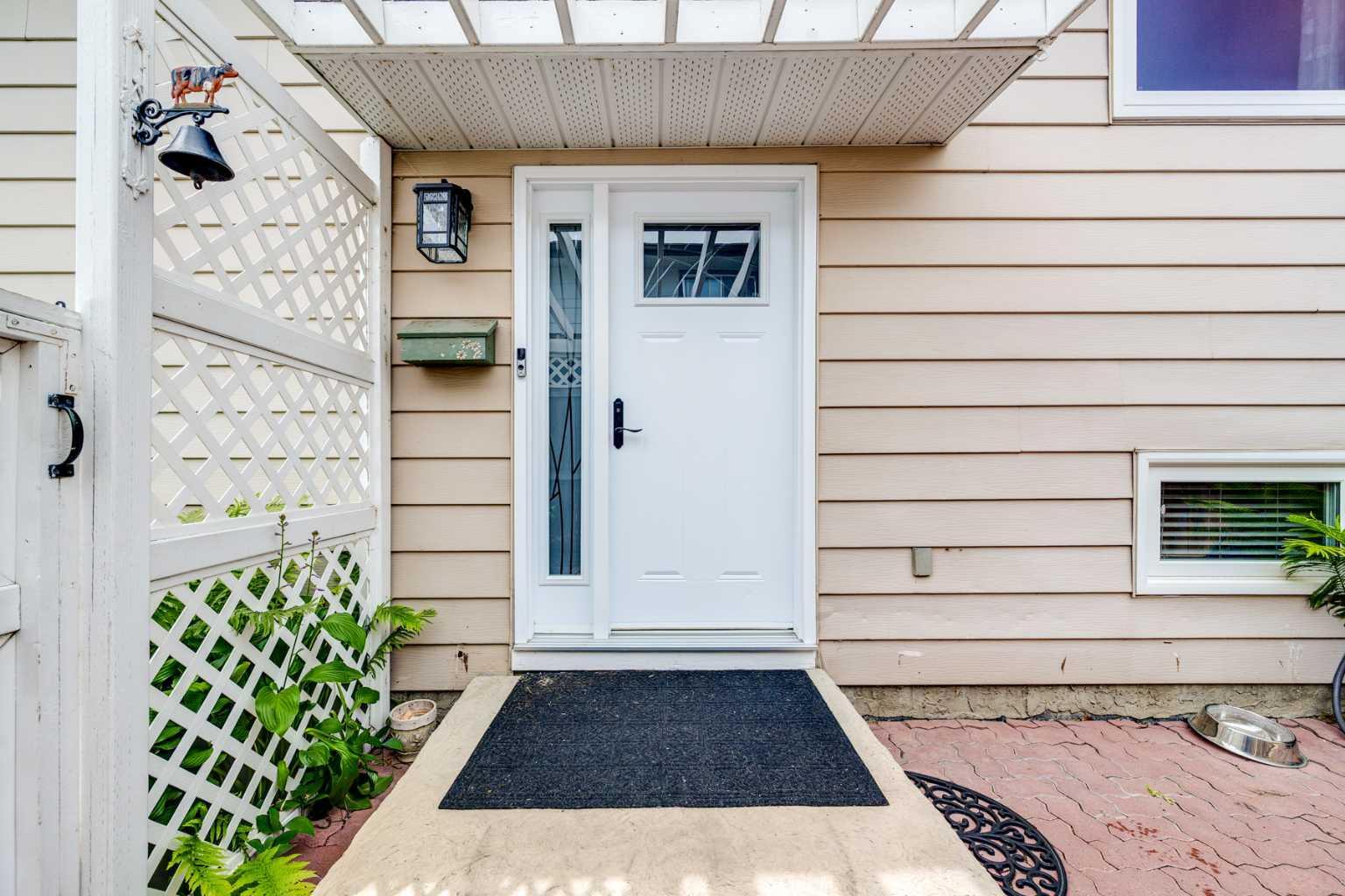 Property Photo: 140 Cosgrove Crescent AB T4P 2W5