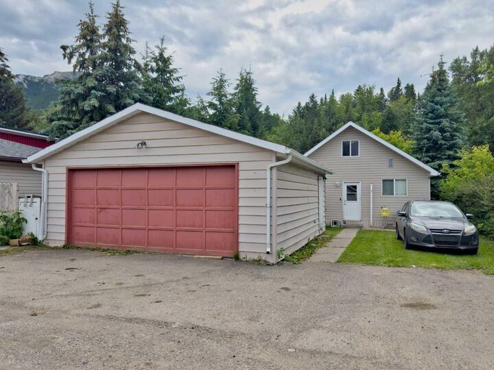 Property Photo:  13205 15 Avenue  AB T0K 0E0