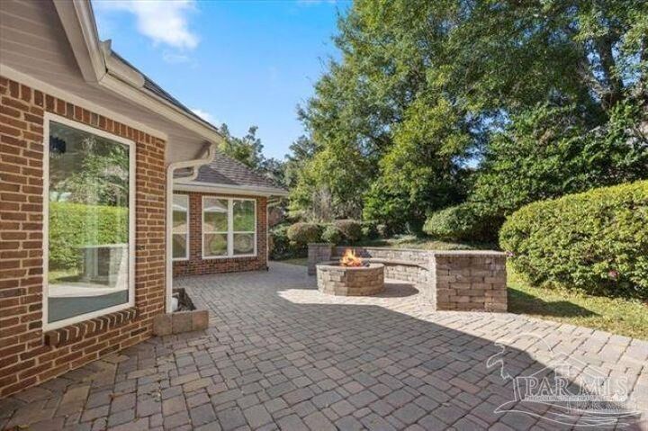 Property Photo: 4700 Bohemia Dr FL 32504