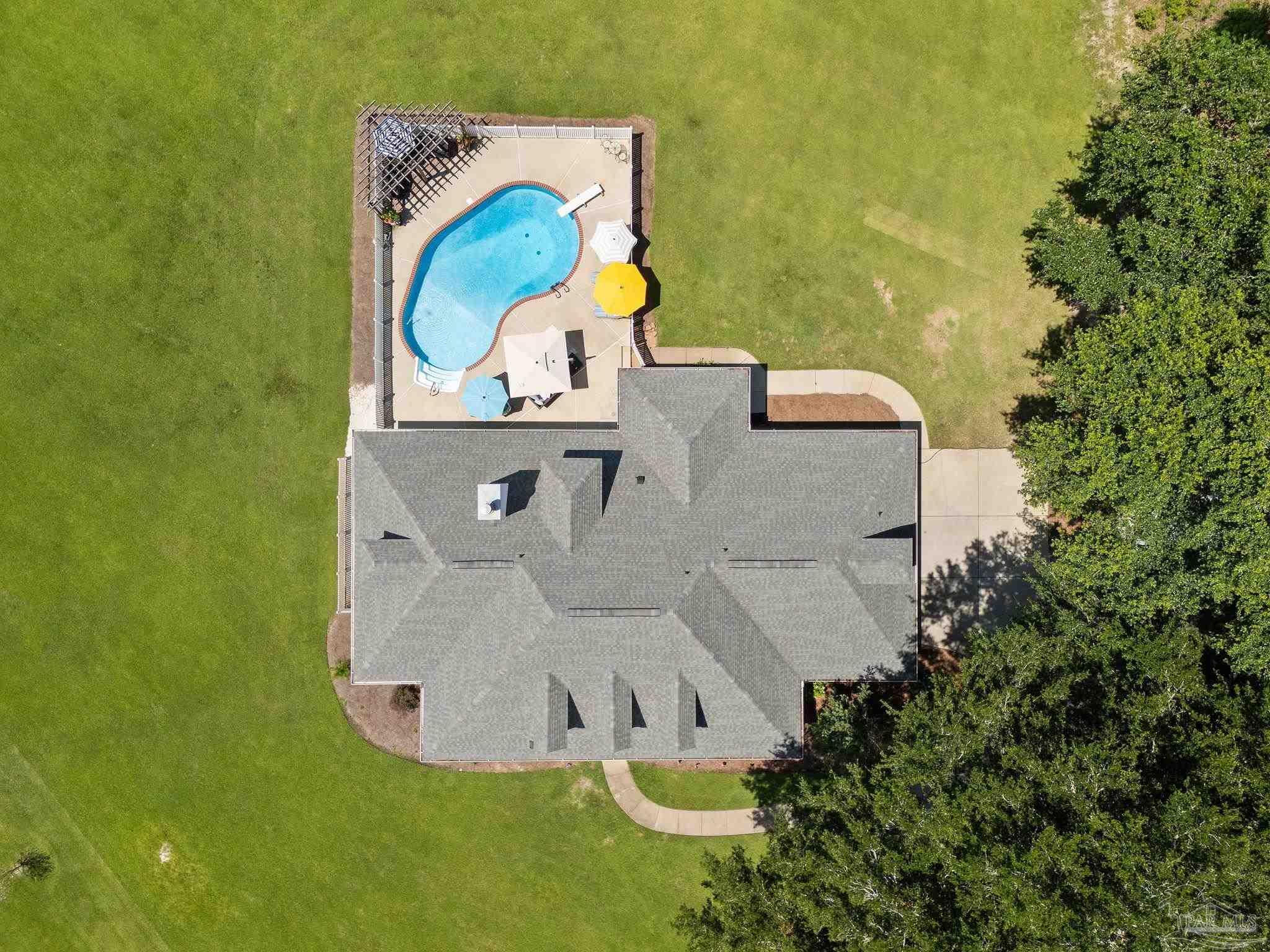 Property Photo: 6619 Allison Way FL 32571