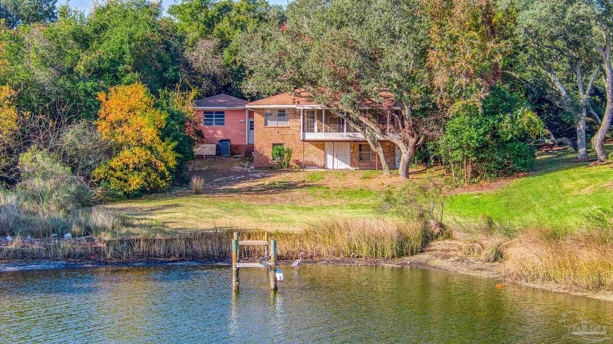 Property Photo: 30 Highpoint Dr FL 32561