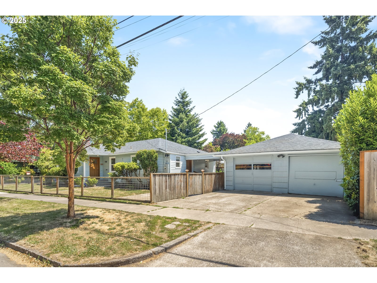 Property Photo:  7540 N Reno Ave  OR 97203 